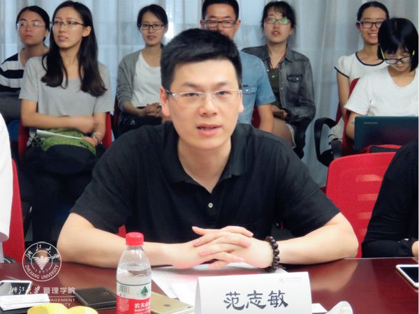 校友实践导师代表_副本_meitu_11.jpg